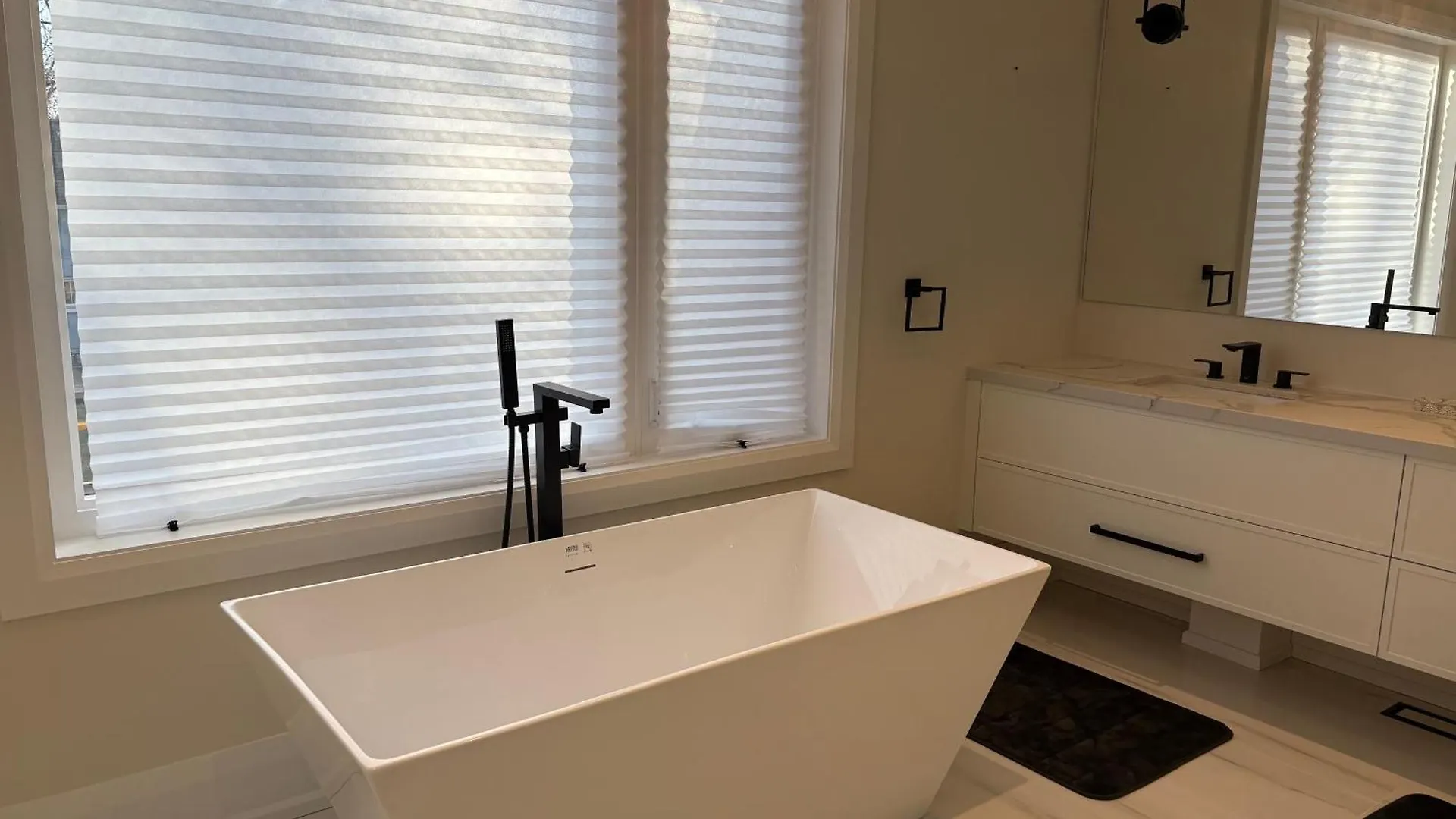 Luxurious New Lawrence Manor 6-Bedroom Home Toronto 0*,