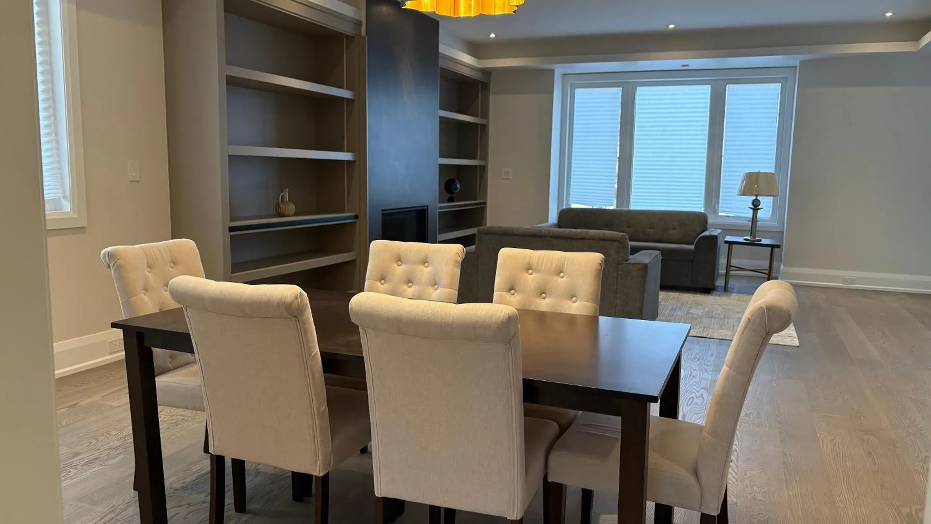 Luxurious New Lawrence Manor 6-Bedroom Home Toronto Holiday home