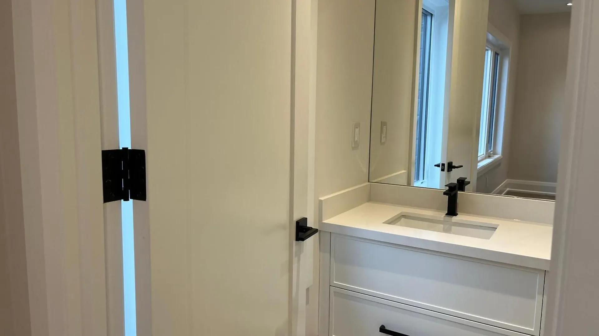 Luxurious New Lawrence Manor 6-Bedroom Home Toronto 0*,  Canada