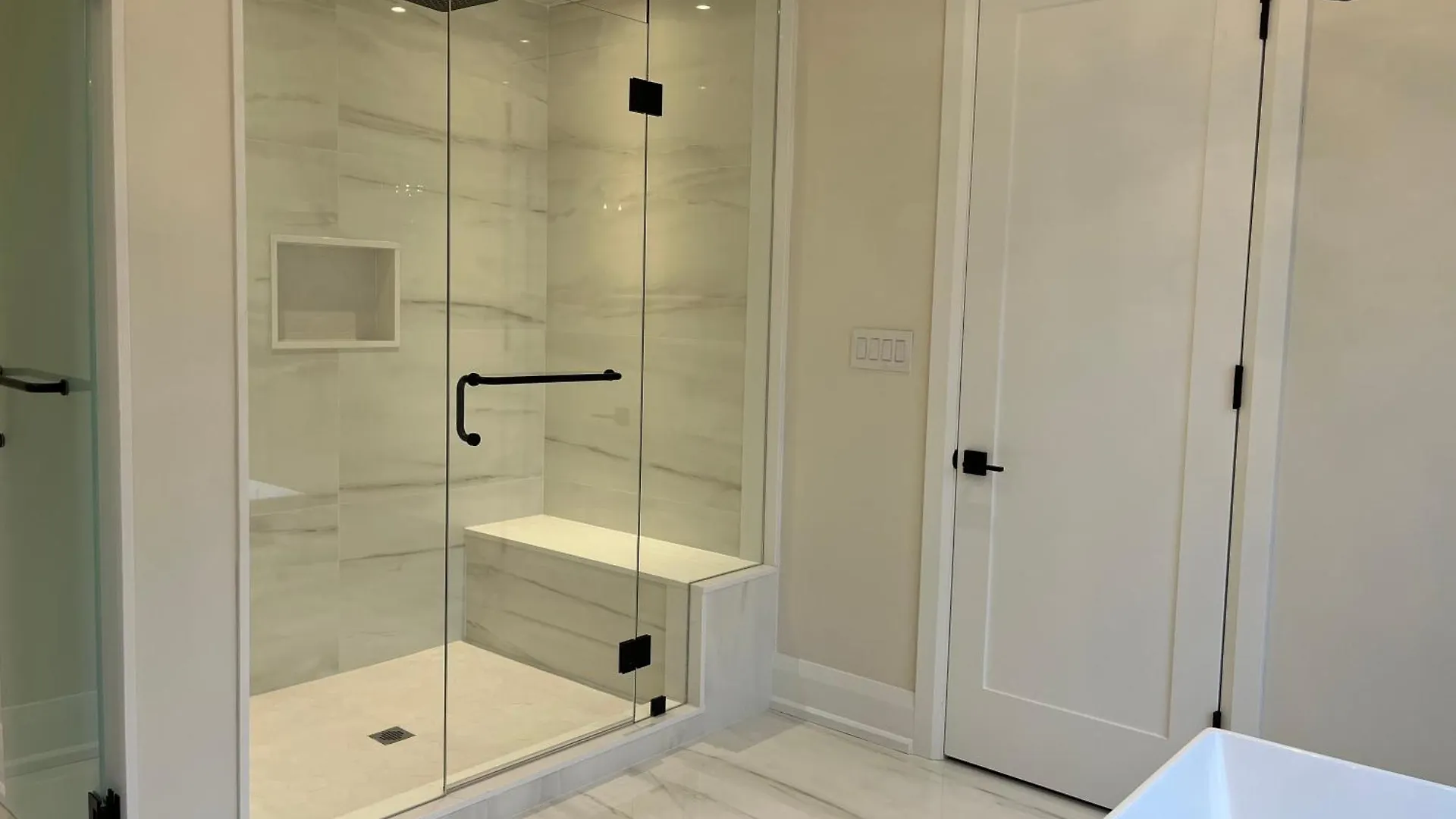 Luxurious New Lawrence Manor 6-Bedroom Home Toronto Holiday home